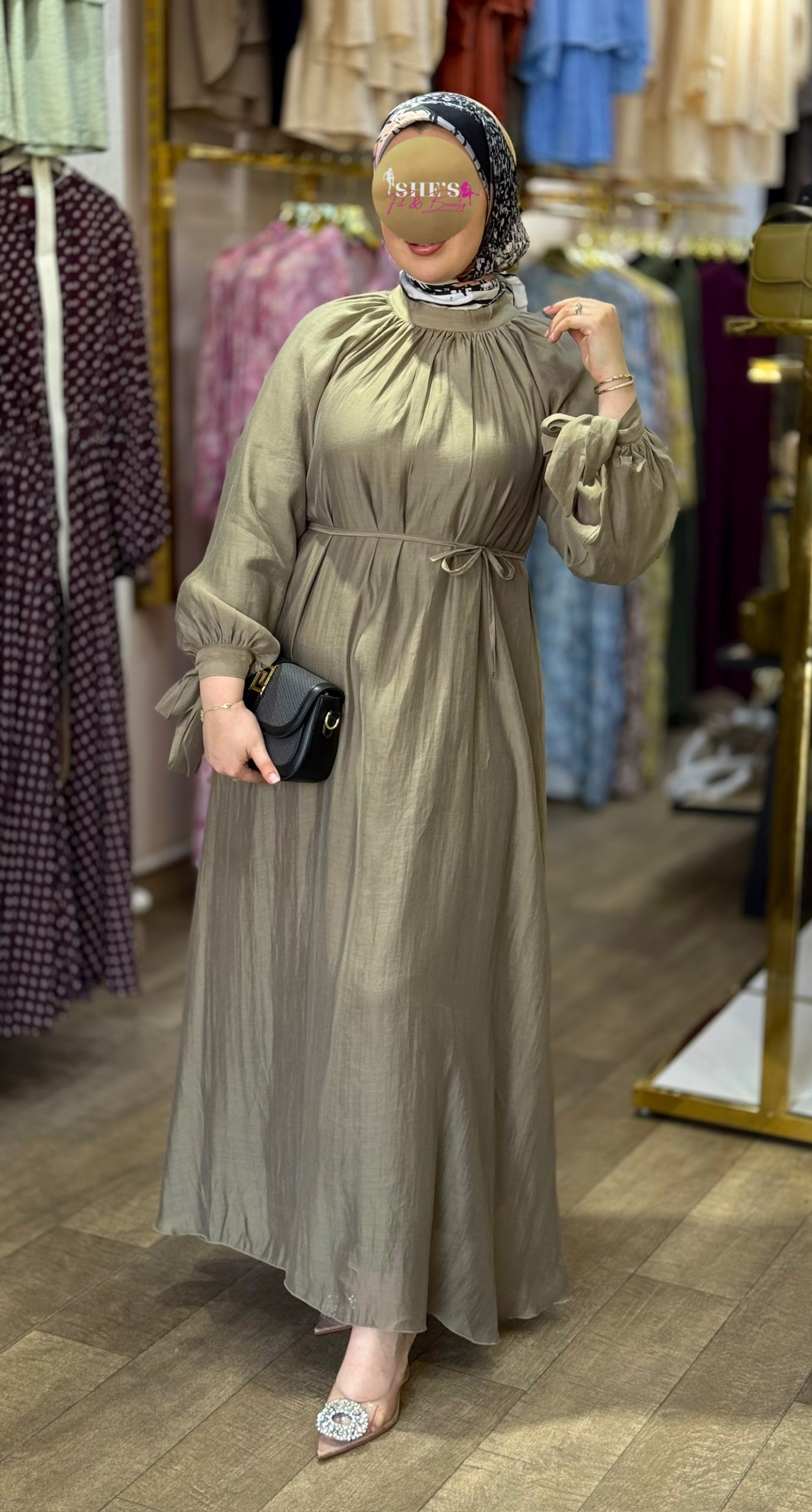 Robe noeud au poignet