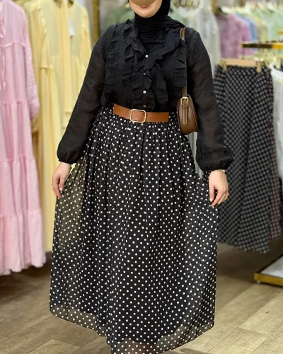 Jupe à petits pois avec ceinture