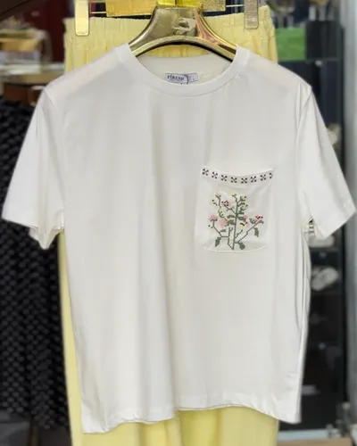 T-shirt fleurs brodées