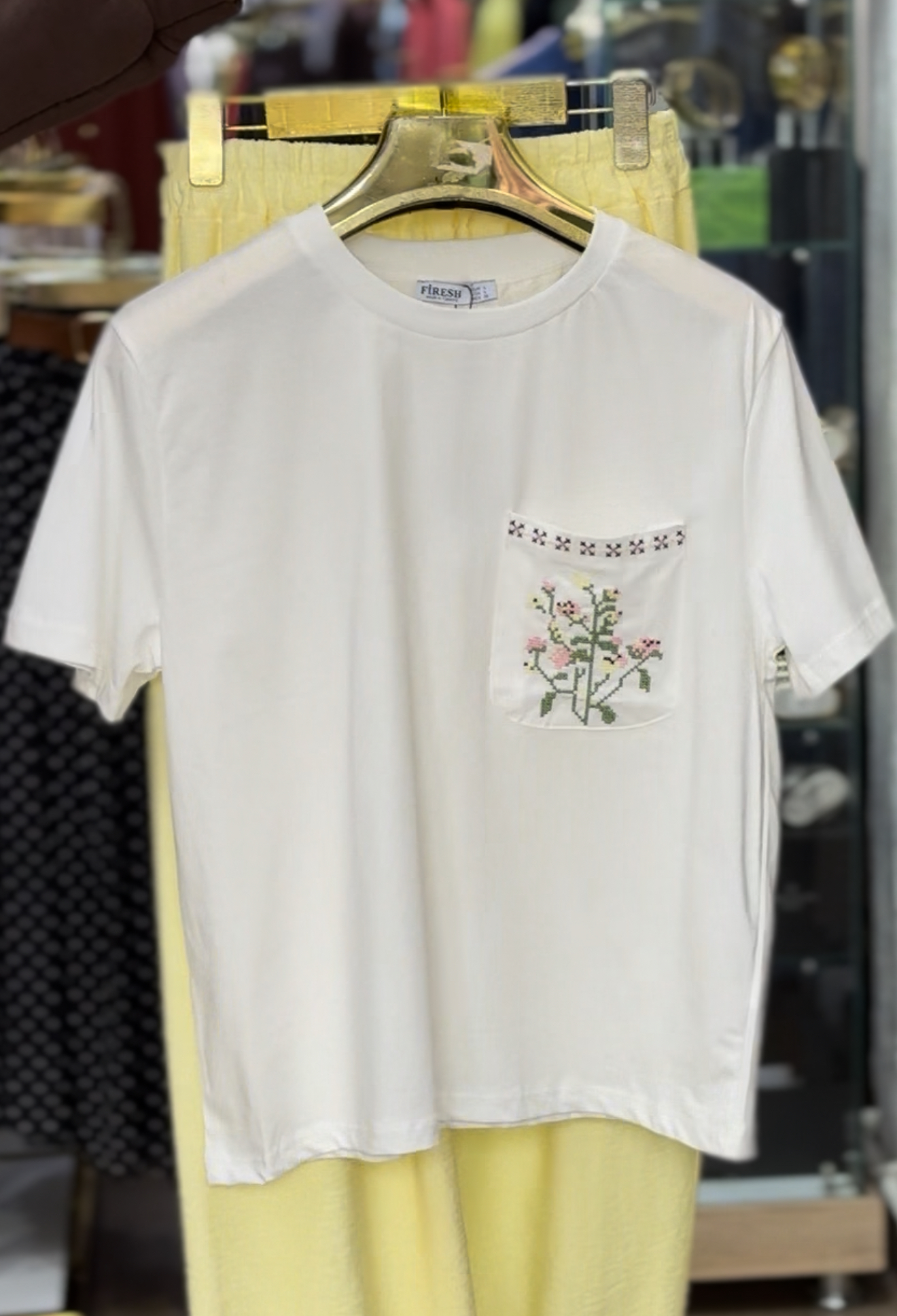T-shirt fleurs brodées